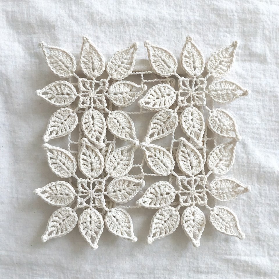 Filet crochet leaf doily centerpiece – free crochet doily patterns with charts.